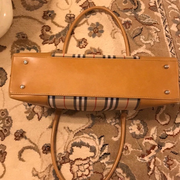 Burberry - Picture 8 of 8